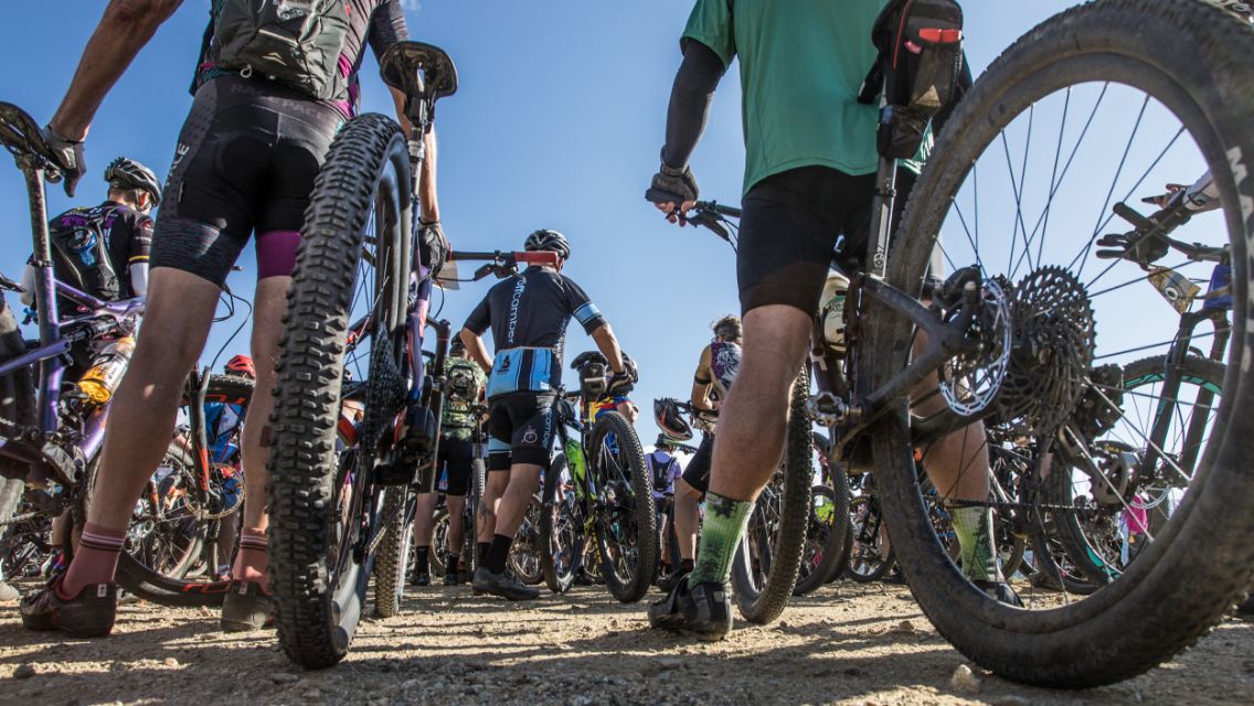 a lot of cyclists ready to start riding